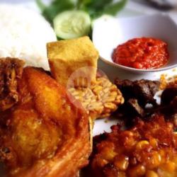 Paket Nasi Ayam Goreng Ati Ampela Goreng Serundeng  Tahu Tempe