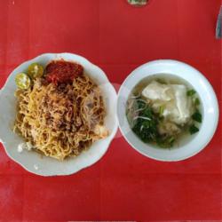 Mie Pangsit Rebus