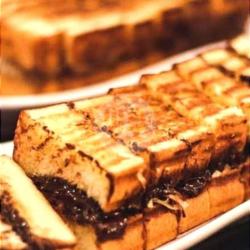 Roti Bakar/kukus Selai Coklat