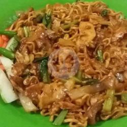 Mietiau Goreng Telor Campur