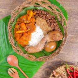 Nasi Gudeg Krecek Telur Kepala