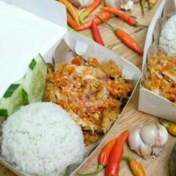 Nasi Ayam Geprek Saus Hot Lava