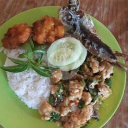 Nasi Tempe Penyet Sambel Ijo Lauk Ikan Banyar Goreng