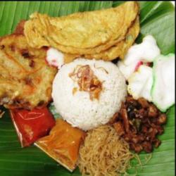 Nasi Uduk Telur Dadar