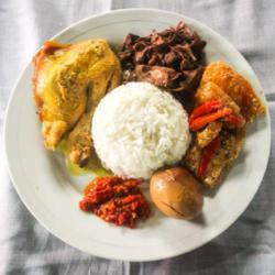 Nasi Gudeg Kumplit