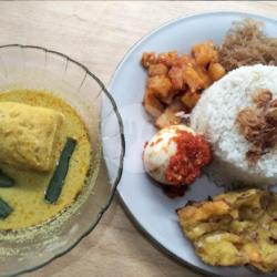 D.  Nasi Uduk   Tahu Bihun Kentang Balado  Bakwan Telor Balado