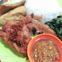 Nasi Sayap Goreng   Tahu  Tempe Sambel Bawang