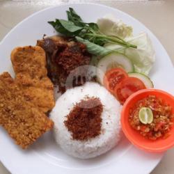 Lalapan Ampela Ati   Tahu   Tempe   Nasi