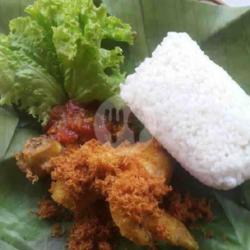 Nasi Uduk Sayap Serundeng