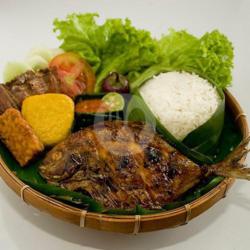 Nasi Timbel Bawal Laut Goreng / Bakar