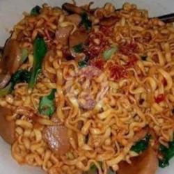 Mie  Goreng    Sosis  Ayam Goreng Paha Pree Kerupuk