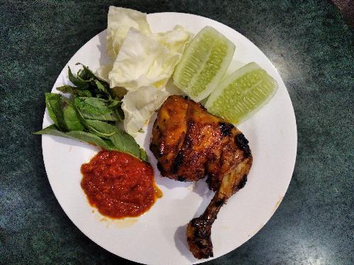 Ayam Bakar dan Lalapan Dapur057, Jalan Raya Abianbase No 109