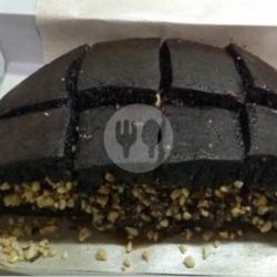 Martabak Black Forest Kacang