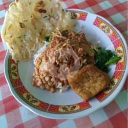 Nasi Pecel Tahu Bacem