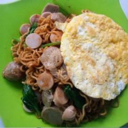 Indomie Goreng Special (dua Bungkus, Telur, Sosis Dan Bakso)