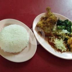 Ayam Goreng   Urap   Nasi