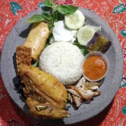 Sego Sambelan Ayam Goreng