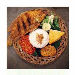 Nasi Uduk / Putih Ikan Nila Komplit