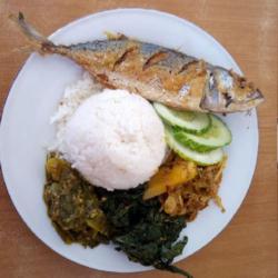 Nasi   Perkedel   Ikan Kembung Goreng