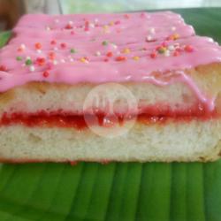 Roti Lumer Strawberry Isi Strawberry