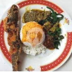 Nasi Ikan Lele   Sayur   Kerupuk Ikan