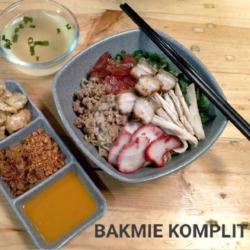 Bakmie Daging Komplit   Garingan Babi