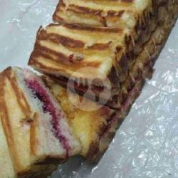 Roti Bakar Bandung Strawberry Melon