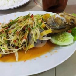 Ikan Senangin Goreng 3 Ons,asam Manis/atau Saos Timun Rp 20.500 X 3 Ons