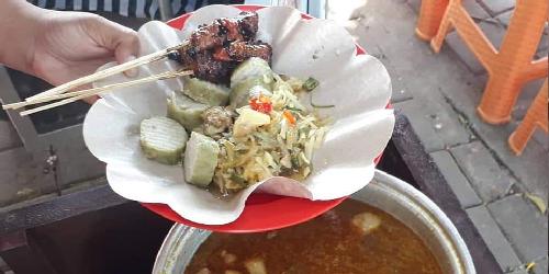 Sate Babi Arah Jaan, Negara