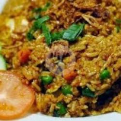 Nasi Goreng Ayam, Dengan Toping Telur, Ayam, Baso Ikan, Otak-otak,irisan Cabe Dan Daun Bawang