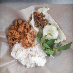 Nasi Lalapan Belut Crispy