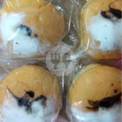 Donat Salju Isi Coklat