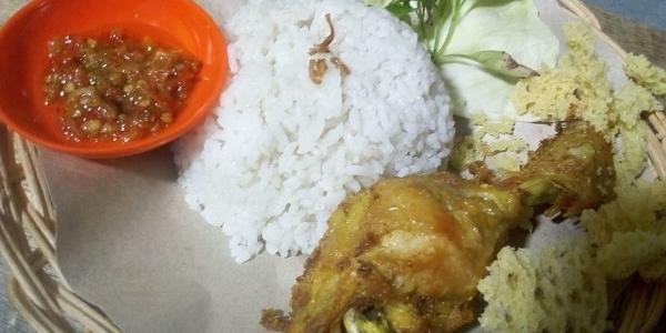 Ayam Kremes dan Nasi Uduk Bang Zae, Karanganyar Kota