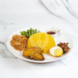 Nasi Kuning Ayam Dan Telur