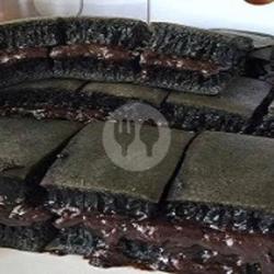 Martabak Manis Sedang Kismis Coklat Black Forest