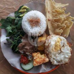 Nasi Pecel Telur Mata Sapi