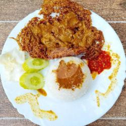 Paket Nasi Uduk Telur Dadar Gulai