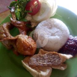 Nasi Ayam Lalapan