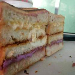 Roti Bakar Bandung Tiramisu-blueberry