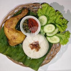 Ayam Geprek Sambel Terasi    Nasi Lalapan Tahu