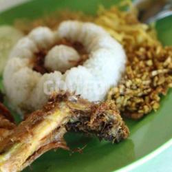 Nasi Uduk   Ayam Goreng Kampung