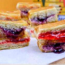 Roti Bakar Strawberi Mix Blueberry Ukuran Kecil