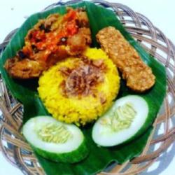 Nasi Kuning Ayam Geprek