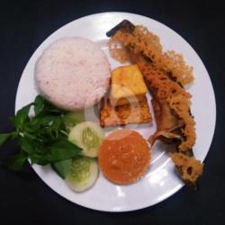 Paket:nasi Lele Kremes Tahu, Tempe