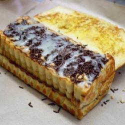 Roti Bakar ( Choklat Bluberry)