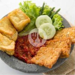 Nasi Tempe Tahu Pecel Lalaban,sambal Trasi