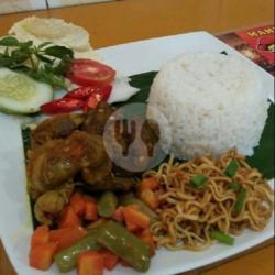 Nasi Campur Rempelo Ati Rica Rica Pedas