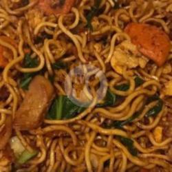 Mie Goreng Basis(baso Dan Sosis)