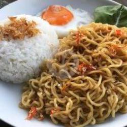 Nasi   Indomie   Telor ( Dadar Atau Ceplok)