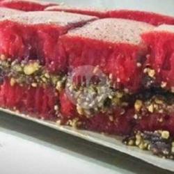 Redvelvet Kacang Coklat Wijen  Susu.ukuran Sedang